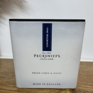 Pecksniffs Fresh Linen &Daisy 860g Candle RRP £50